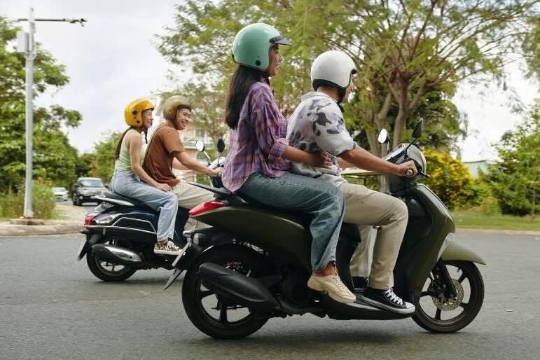 Scooters on Thai road